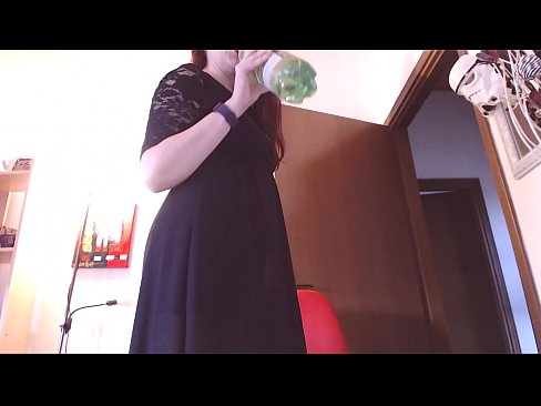 ❤️ Një skllav i nënshtruar që i pëlqejnë brekët e pista dhe të shijshme detyrohet të masturbojë pasi shikon këtë video! Video qij tek ne