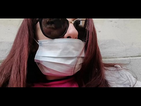 ❤️ Nicoletta hakmerret me fqinjin e saj dhe urinon në garazhin e tij (Karantina speciale italiane Covid19) Video qij tek ne